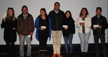 Emprendedores locales reciben aporte económico municipal para mejorar sus negocios